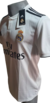 Camiseta de fútbol Adidas del Real Madrid, color blanco, con el escudo y logo de Fly Emirates.