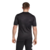 Camiseta de rugby negra de los All Blacks, vista posterior, con diseño sutil en la tela.