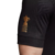 Camiseta de rugby All Blacks con el logo de la Copa del Mundo y los años 1987, 2011 y 2015 en la manga.