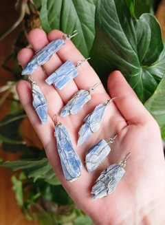Dije Cianita Azul en bruto