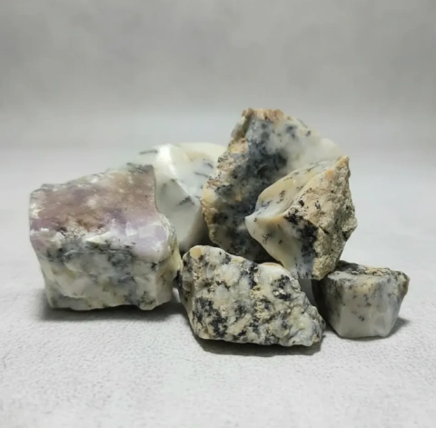 Piedra En bruto Obsidiana, Merlinita, Sodalita y Cuarzo verde x 250 gr. - tienda online