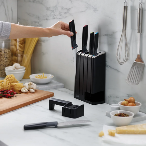 CEPO 5 CUCHILLOS + AFILADOR ELEVATE JOSEPH JOSEPH