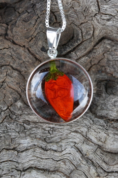 Colar Mini Pimenta (Banhado à prata) - comprar online