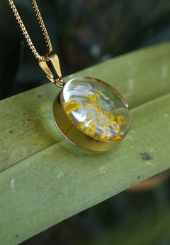 Colar Flor de Erva Doce Amarela (Banhado à ouro) na internet