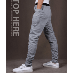 Calça Moletom com Bolsos Laterais na internet