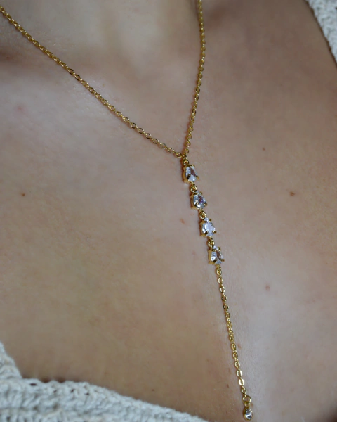 Colar Gravatinha 4 Gotas Cristais e Ponto de Luz Ouro