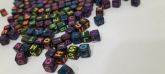 Cuentas Cuadradas 6x6mm Letra Fluo x25Gr - comprar online