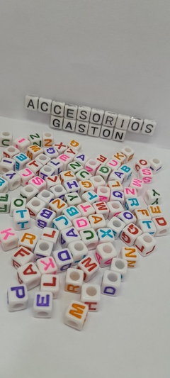Cuentas Cuadradas 7x7mm Letras De Colores x25Grs