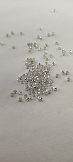 Mostacilla vidrio plata x 100 gramos.