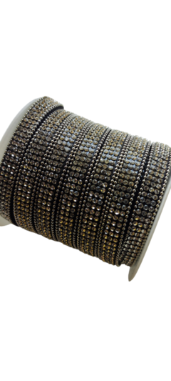 Gamuza con strass y cadena x 10 yardas.