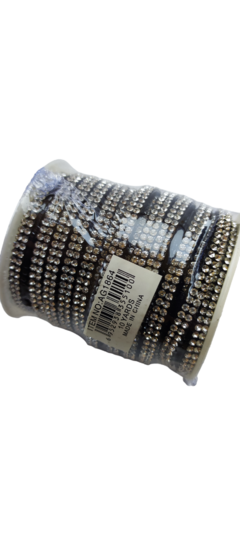Gamuza negra con strass x 10 yardas.