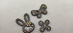Apliques con strass vidrio, 3 modelos x 12 piezas.