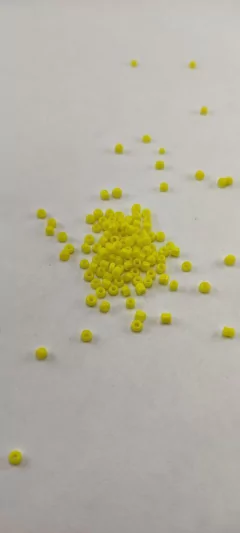 Mostacilla 2 mm opaca pasante x 100 gramos.