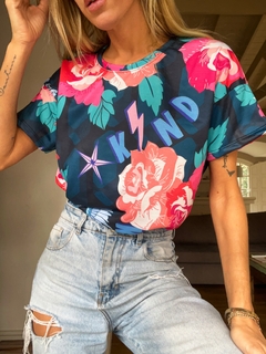 Remera• ROSES spring• - LA TIENDA by Me!