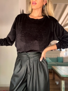 Buzo plush friza• SAVAGE black• - LA TIENDA by Me!