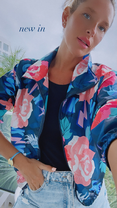Campera impermeable• RAINY roses•