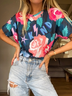 Remera• ROSES spring• en internet
