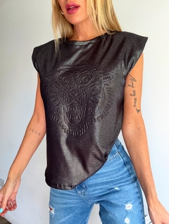 Remera• SAVAGE foil black• - LA TIENDA by Me!