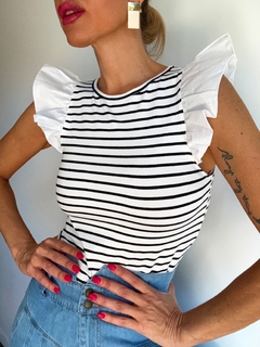 Remera• STAY white• - comprar online