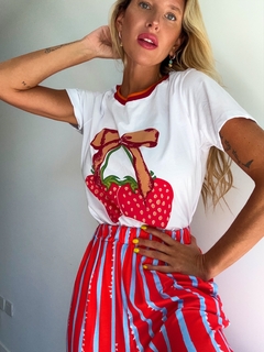 Remera• STRAWBERRY new• on internet