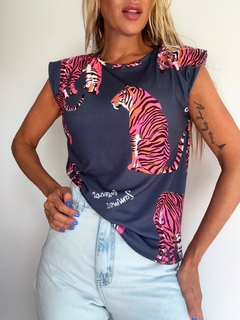 Remera• AMAZONA• - LA TIENDA by Me!