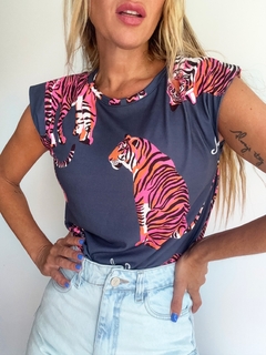 Remera• AMAZONA• en internet