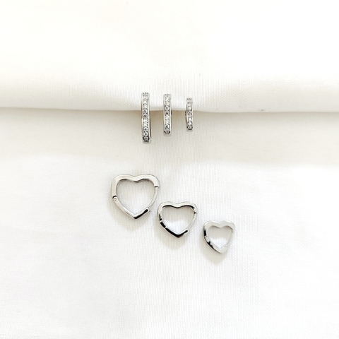 Brinco Trio De Corações Argola Click Cravejada Folheado a Ouro 18k e Ródio - comprar online