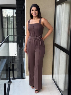 Macacão lastex atrás na internet