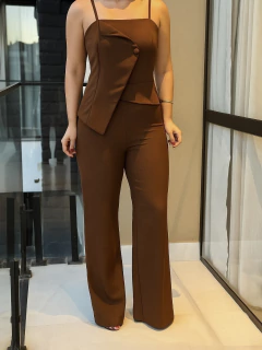 Macacão detalhes frente alça - Yamada Fashion