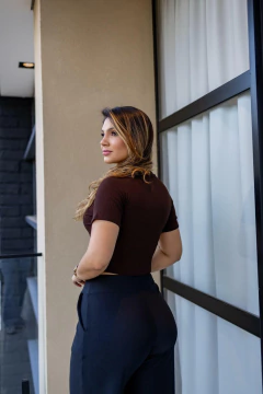 Blusa malha canelada corrente gola - Yamada Fashion