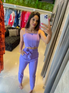 Conjunto alfaiataria lilas cropped e calça - comprar online
