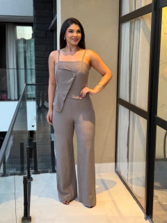 Imagem do Macacão detalhes frente alça