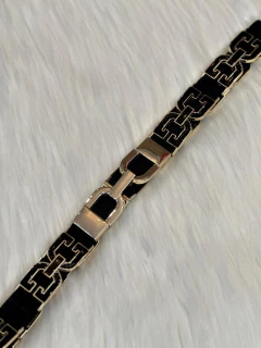 Cinto elastico preto detalhes dourados - comprar online