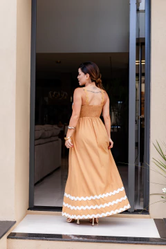 Vestido midi camel - comprar online