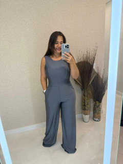 Macacão pantalona gola redonda - Yamada Fashion