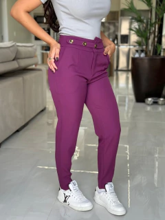 Calça Noeli botões na internet