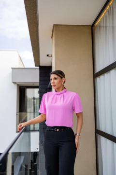 Blusa drapeada gola alta com manguinha - loja online