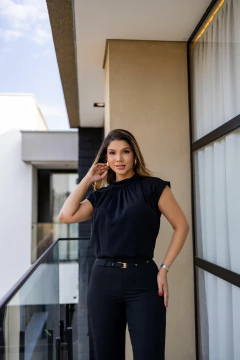 Imagem do Blusa drapeada sem manga gola alta