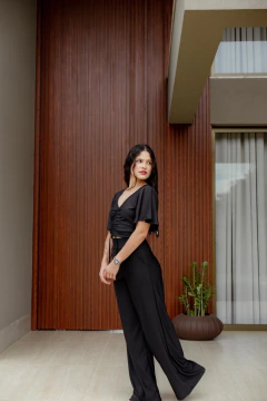 Conjunto calça pantalona e blusa franzina