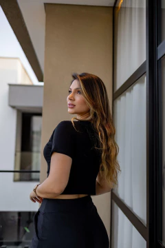 Blusa malha canelada corrente gola na internet