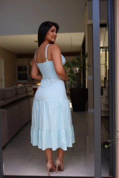 Vestido midi amarração busto na internet