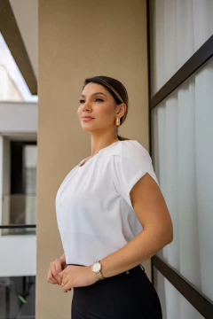Blusa branca drapeada sedinha - Yamada Fashion