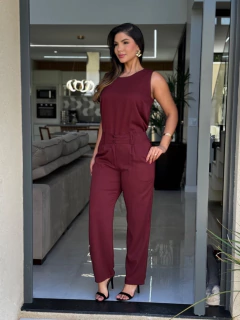 Conjunto de blusa e calça capri com elástico na internet