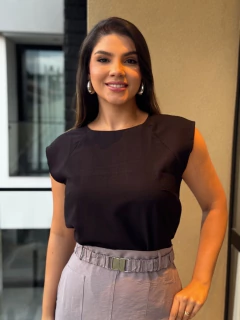 Blusa com botão atrás