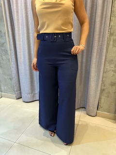 Calça pantalona alfaiataria cinto