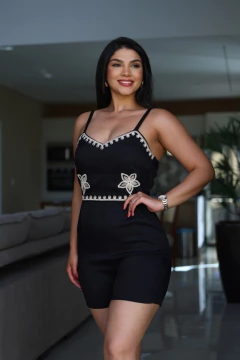 Macaquinho alça bordado na internet