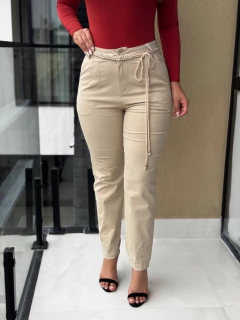 Calça sarja com elástico e cinto - comprar online