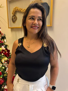 Blusa detalhe no ombro dourado - Yamada Fashion