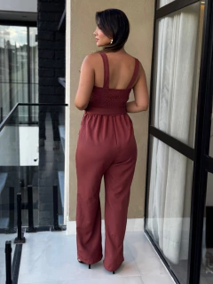 Imagem do Macacão lastex atrás