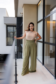 Calça pantalona lastex na cintura